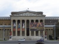 Национальный музей на Площади Героев