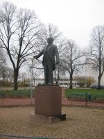 памятник основателю Мариенхама