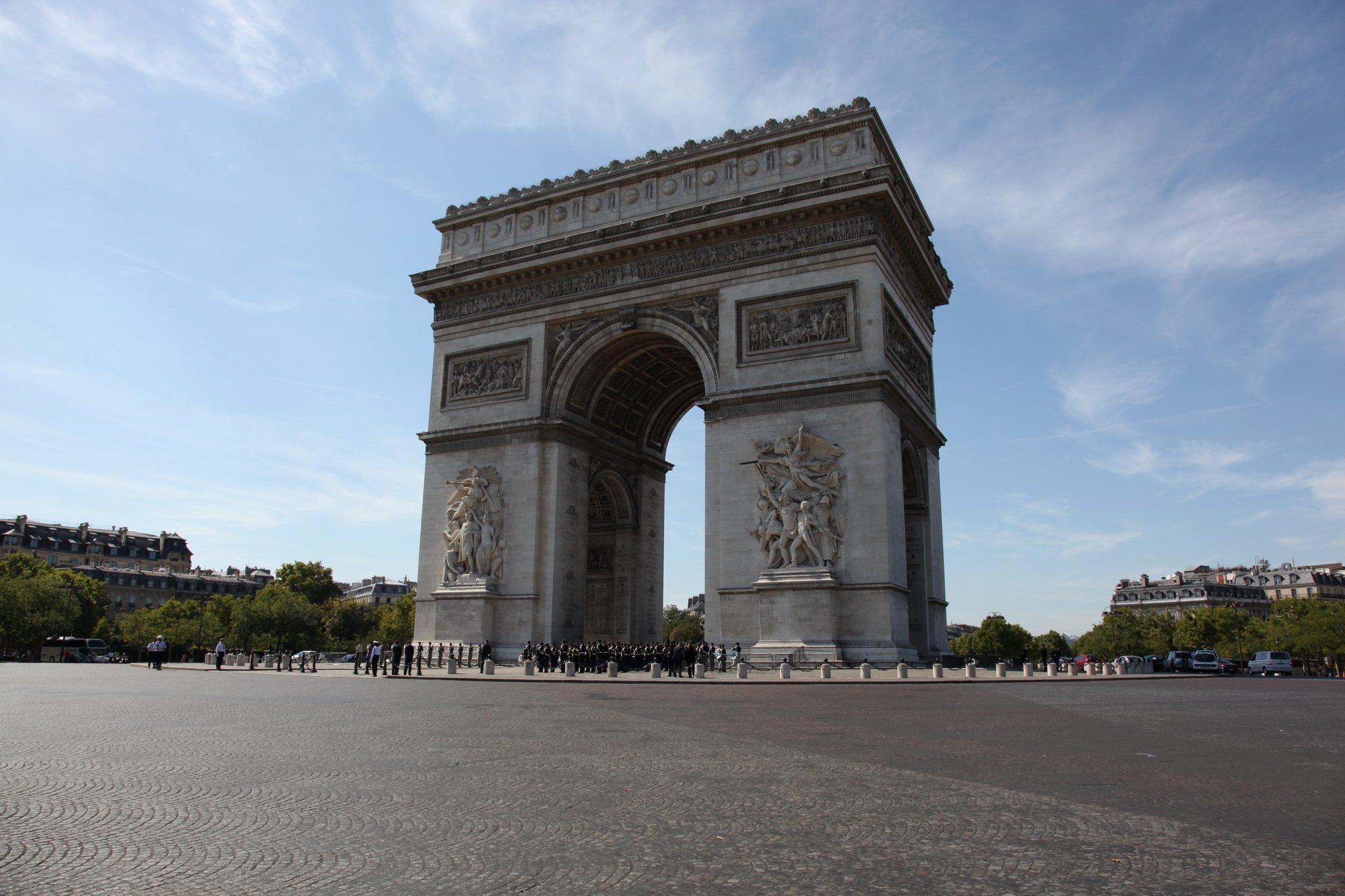 Когда была построена триумфальная арка. Триумфальная арка Париж. Париж Елисейские поля и Триумфальная арка. Триумфальная арка (Франция). Триумфальная арка Париж Ремарк.