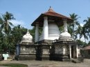Храм Гадаладения (Gadaladeniya Temple), Канди