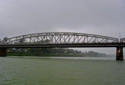    (Trang Tien Bridge), 